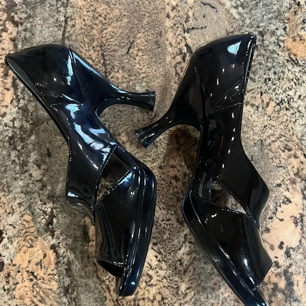 Paolo Black Patent Leather Heels with Sleek Design
